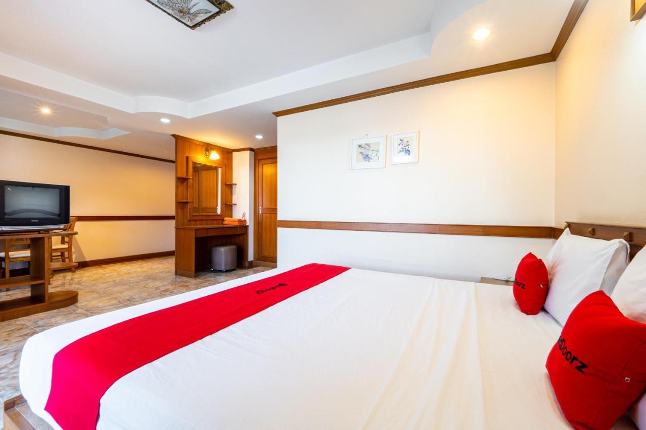 Reddoorz Navin Mansion 3 Pattaya Hotel Kültér fotó